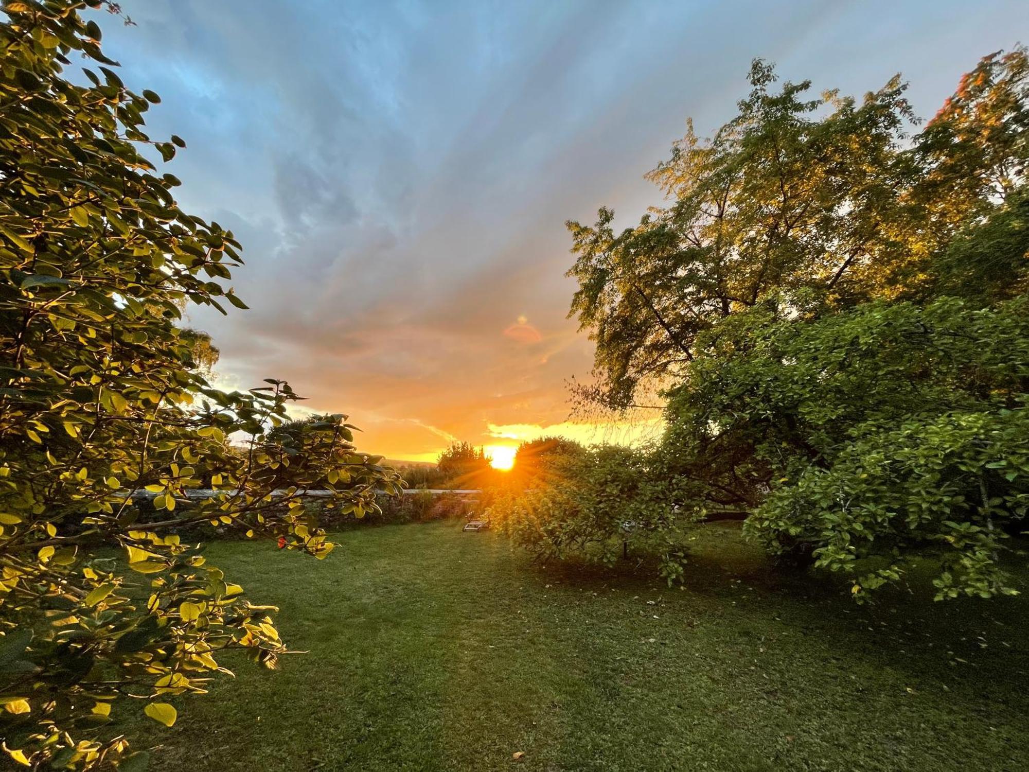 Evergreen Guesthouse Vernon  Bagian luar foto